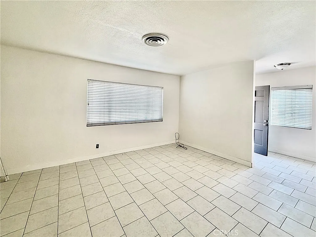 3 bed, 1.5 bath, 1512 sqft, $3,100 — Photo 3