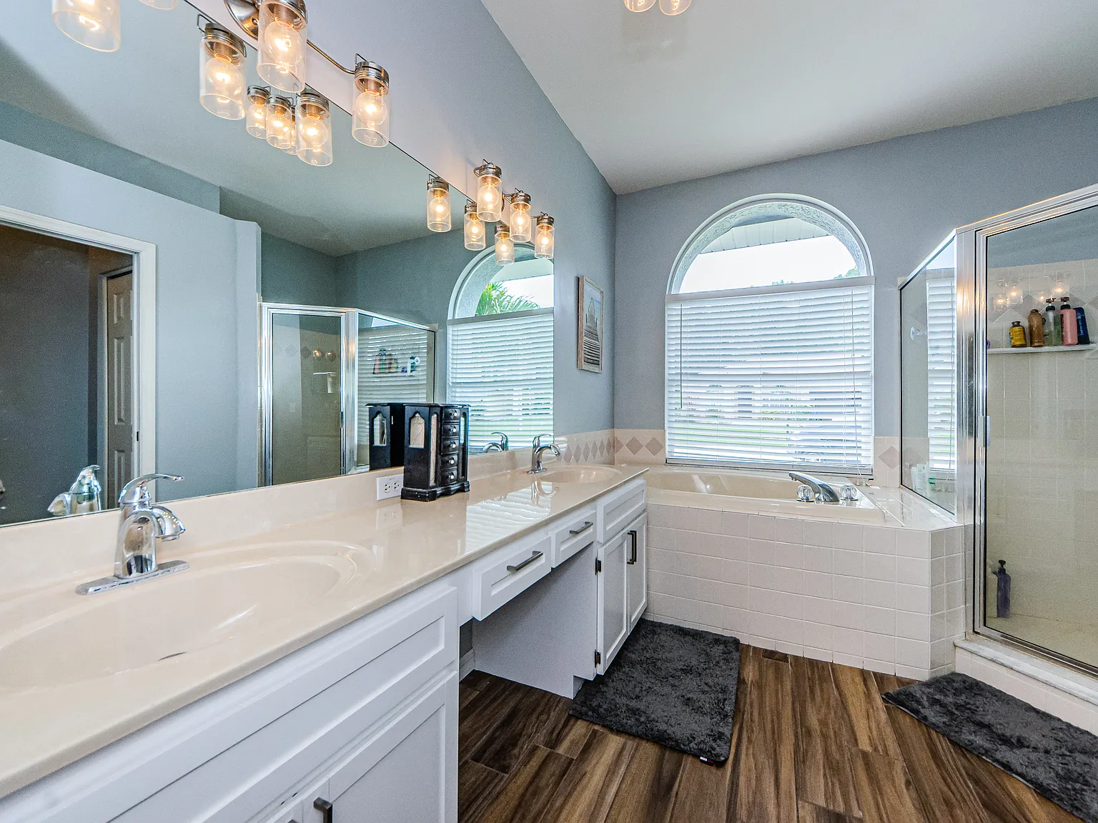 East Lake Woodlands Worthington 4 Bed 3 bath Pool Home — Photo 3