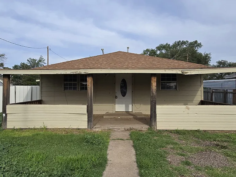 1021 S Westside Ave — Photo 1