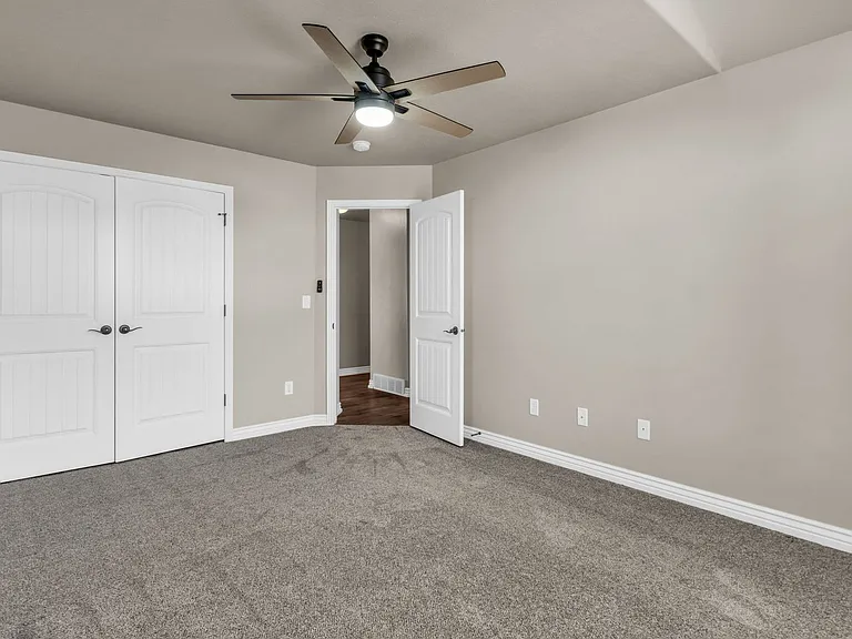 1377 S 4300 W — Photo 14