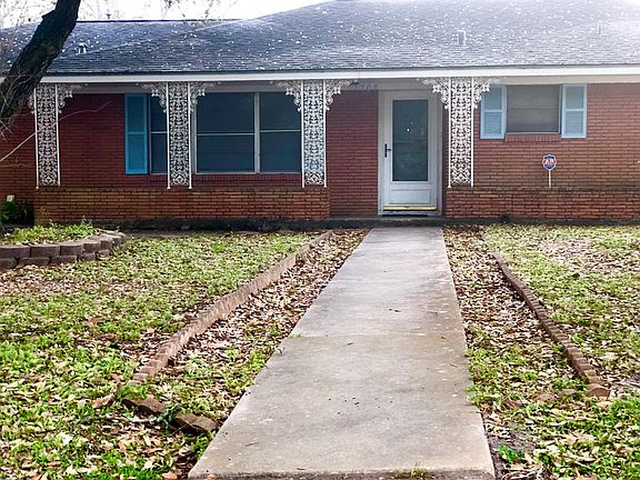 3rd image of 208 Lindsey Ave