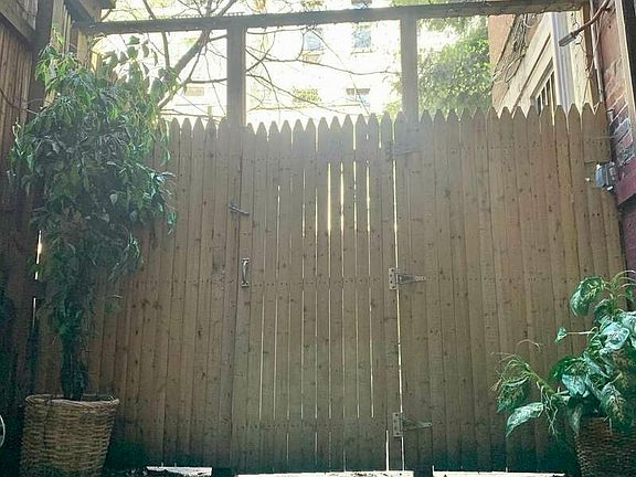 3rd image of 47 W 87th St #1R