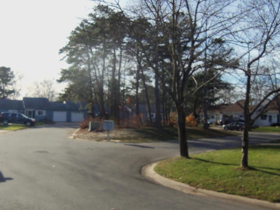2nd image of 742B Liverpool Cir