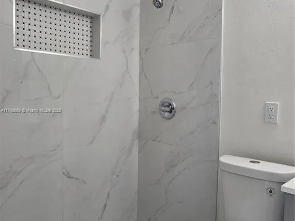 391 E 4th Ave APT 1, Hialeah, FL 33010