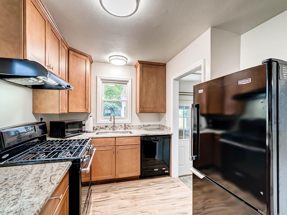 1st image of 2425 Fort Dr