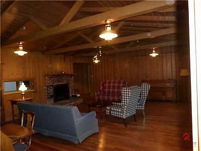 2nd image of 1115 Oakwood Trl