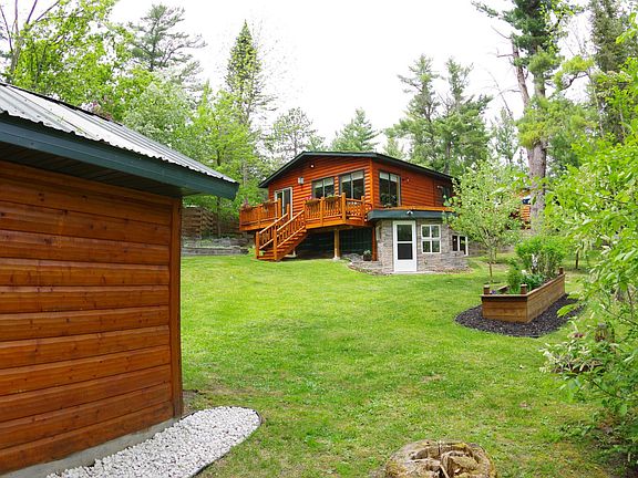 2nd image of 104 6th St SE
