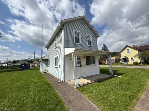 726 W 1st St, Uhrichsville, OH 44683