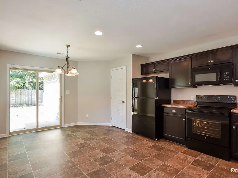 229 Sedgewick Dr — Photo 3