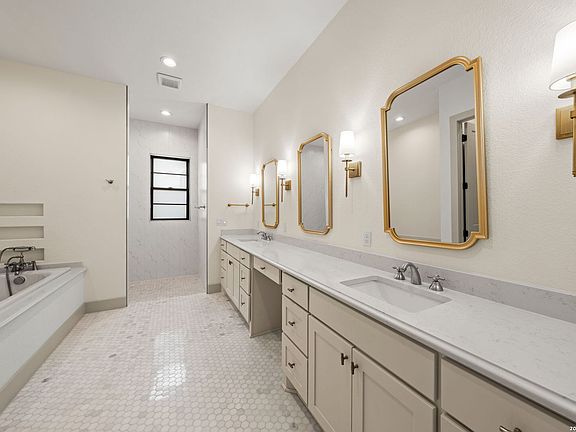 4th image of 1025 Comanche Hills