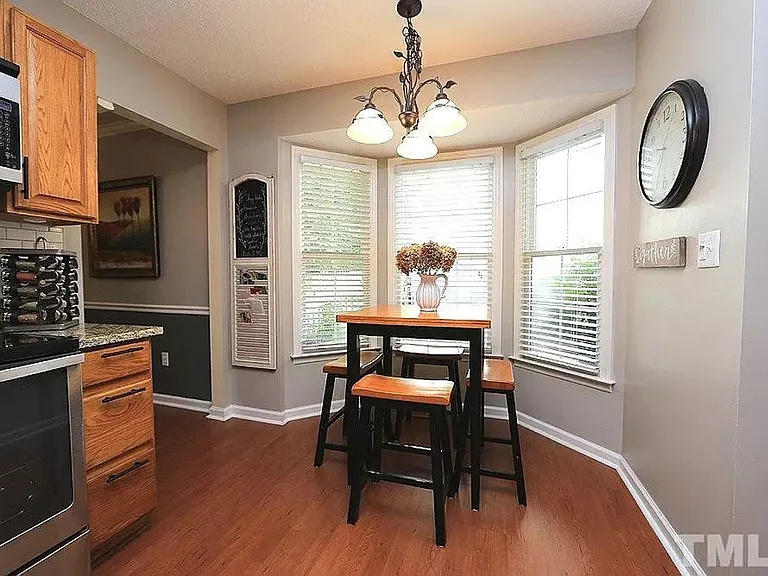 715 Saint Catherines Dr — Photo 8