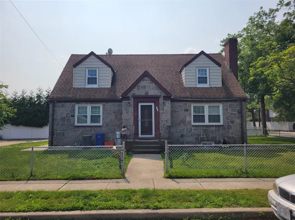 122 James Street, Franklin Square, NY 11010