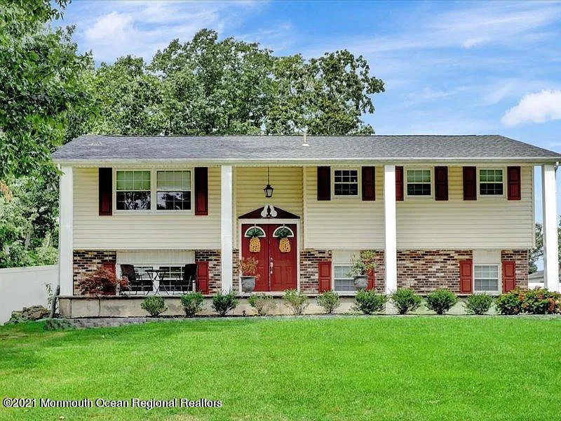 8 Trenton St photo 1