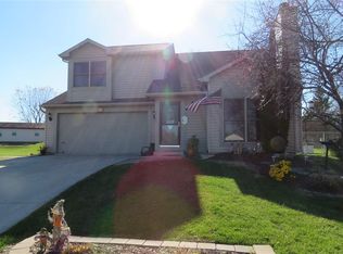 2106 Logan Ct, Kendallville, IN