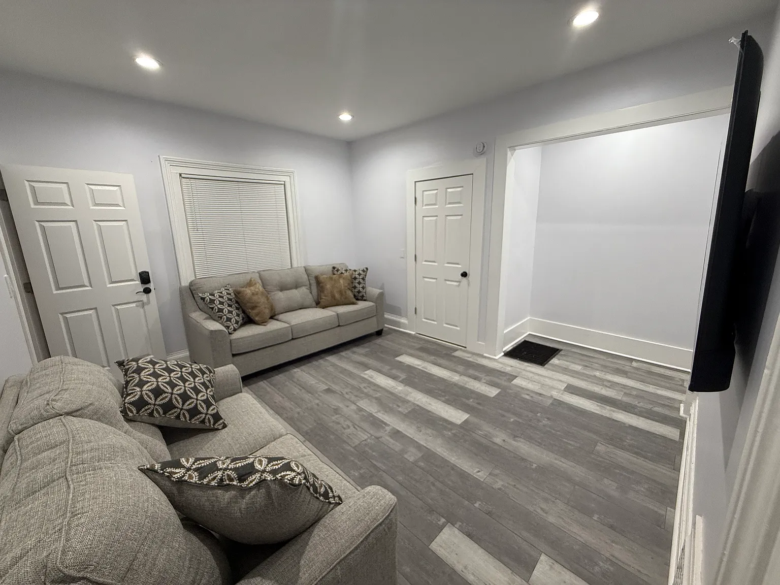 3 bed, 1000 sqft, $2,175 — Photo 1