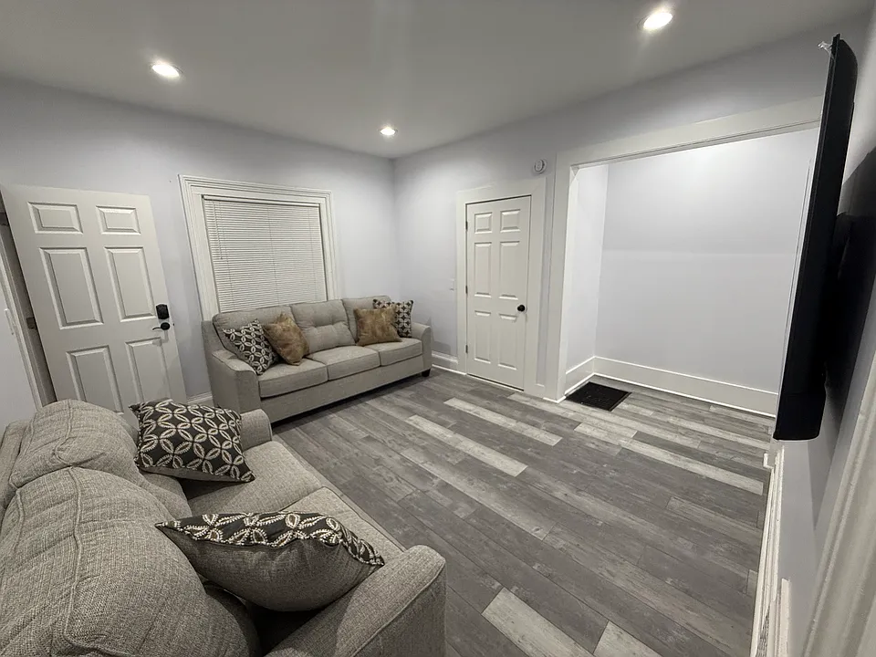 9 Mather St #1