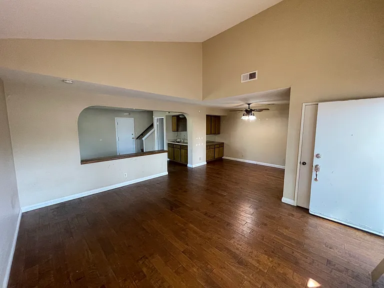 900 W Sierra Madre Ave #33 — Photo 5