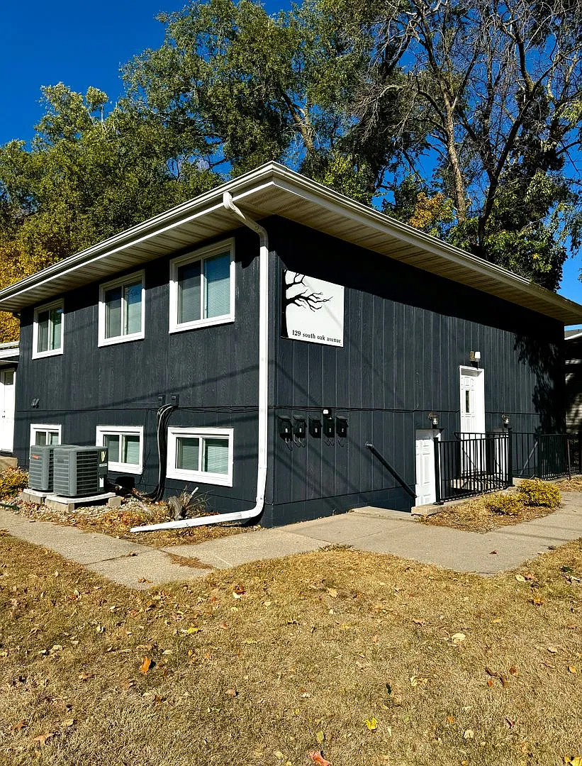 129 S. Oak — Photo 1