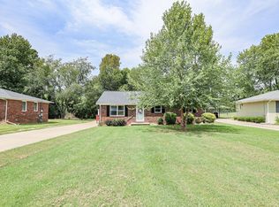 322 Longview Dr, Paducah, KY 42001