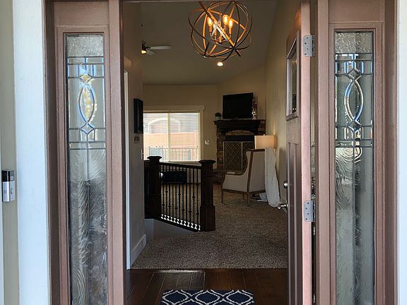 Entryway w/Leaded Glass