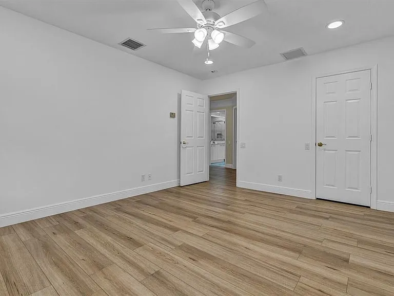 10290 NW 60th Pl — Photo 13