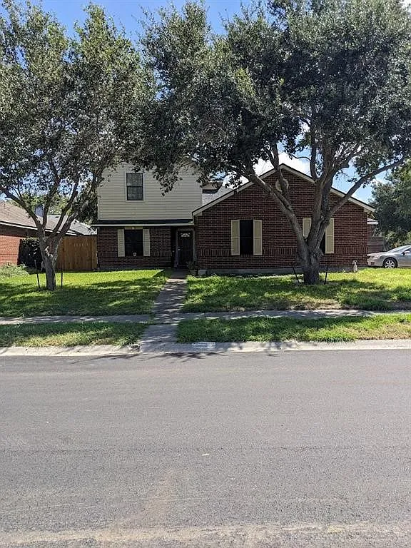 4 bed, 3.0 bath, 2556 sqft, $2,800 — Photo 1