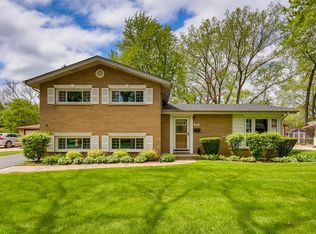 310 N Stratford Rd, Arlington Heights, IL 60004