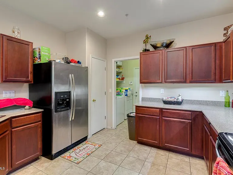 7460 S 31st Pl — Photo 3