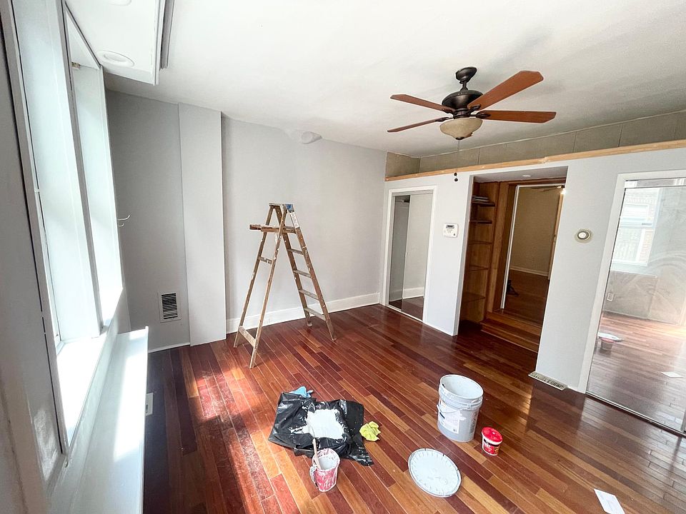 1st image of 433 W Poplar St #A