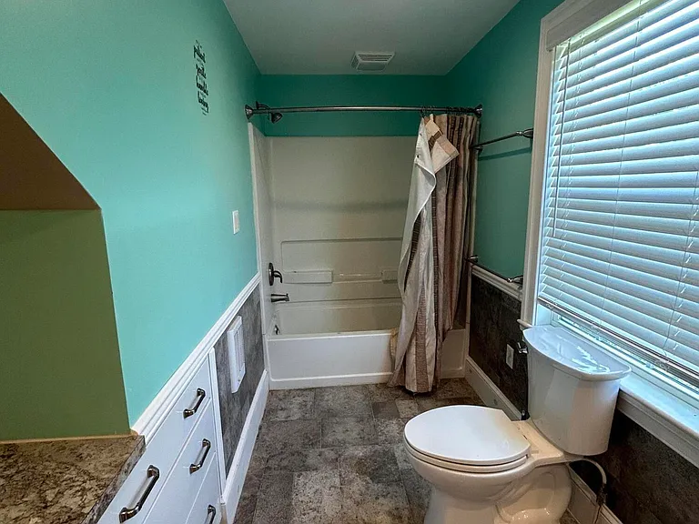 687 Hanselman Rd — Photo 31