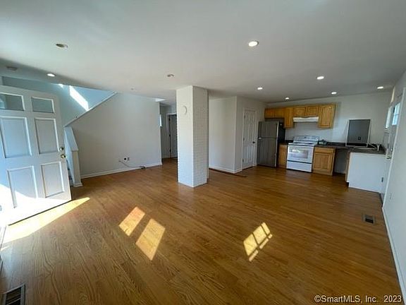 4th image of 322 Portland Ave