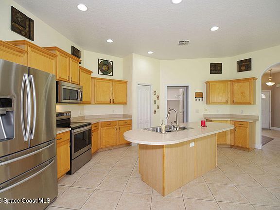 4th image of 1916 Windbrook Dr SE