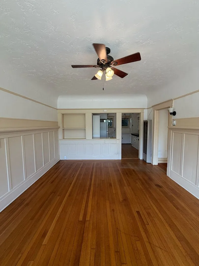 3209 Grim Ave — Photo 2
