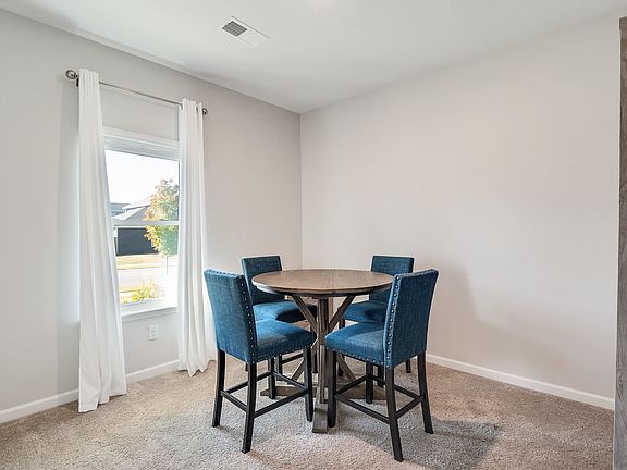 4th image of 525 Riverdale Dr
