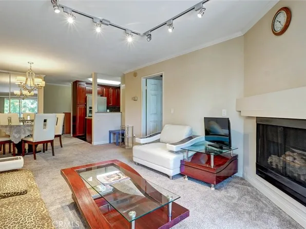 5545 Canoga Ave APT 220, Woodland Hills, CA 91367