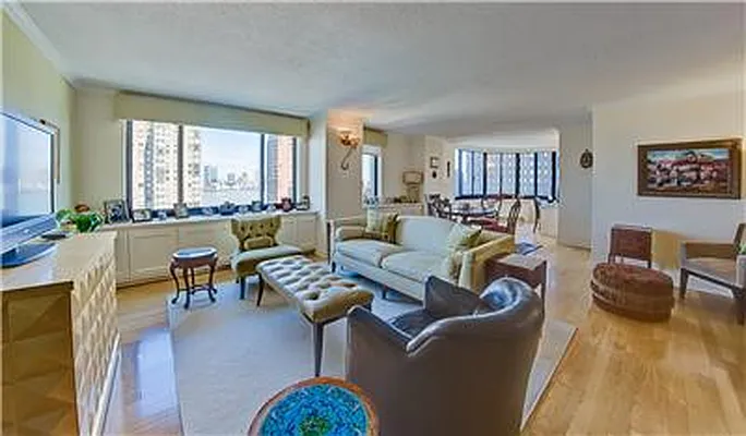 Sold by (Legacy) Elegran | media 17