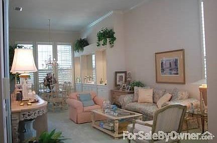 Formal Living Room and Dining Room : Nice open area for entertaining.