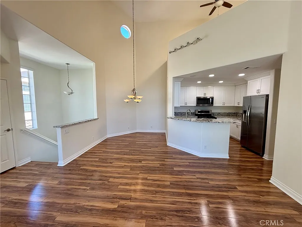 3 bed, 1702 sqft, $4,150 — Photo 4