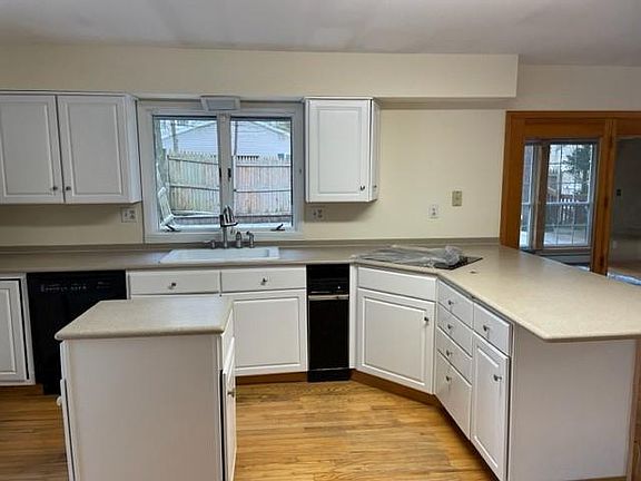 5th image of 24 Tamarack Ln
