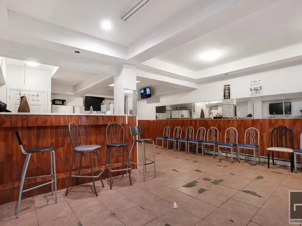 2724 Clarendon Road image 7 of 10