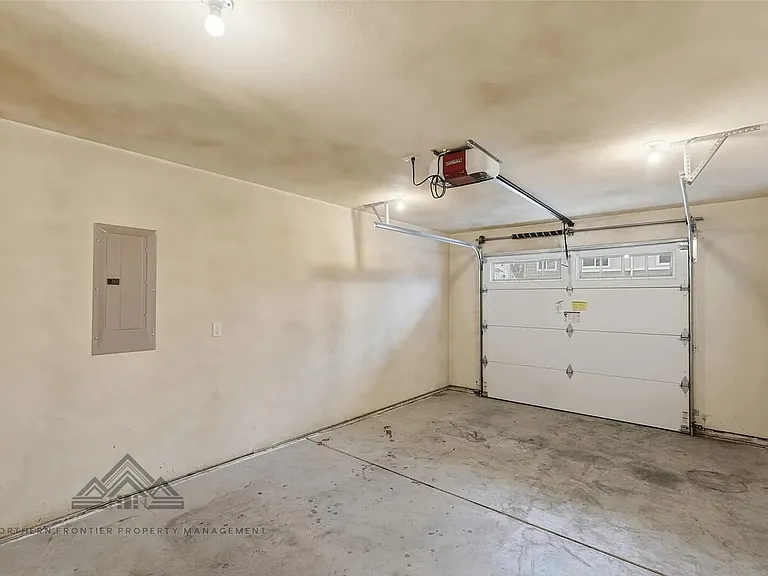218 E Whitman Dr — Photo 19