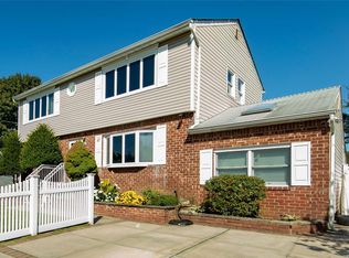 10 Marie Ct, Hicksville, NY 11801