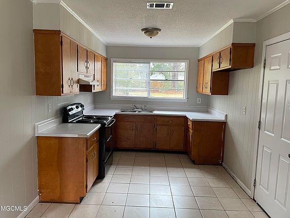2nd image of 2501 Academy Dr