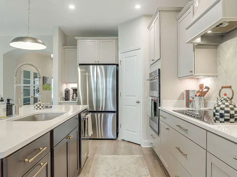 72 McRorrie Dr — Photo 10