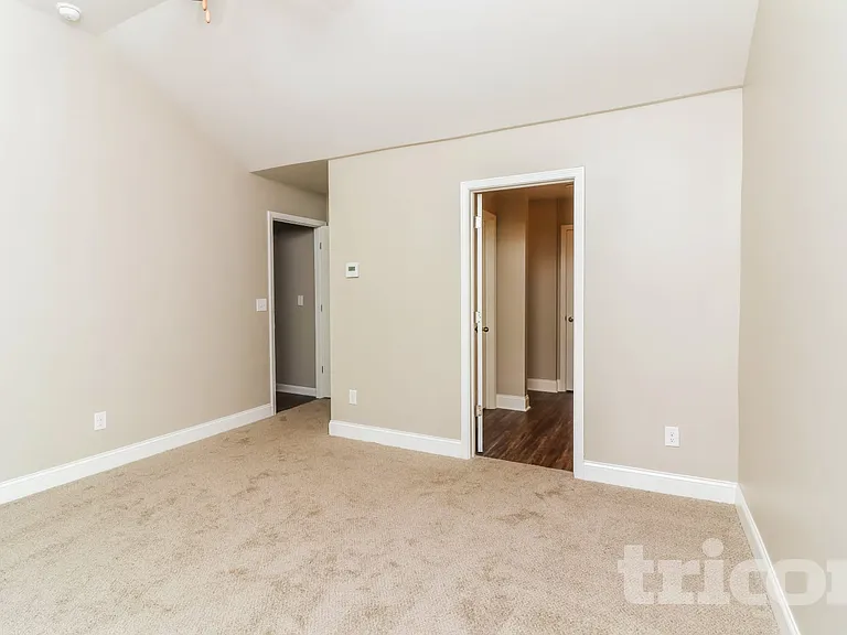 33 Ireland Ln — Photo 7
