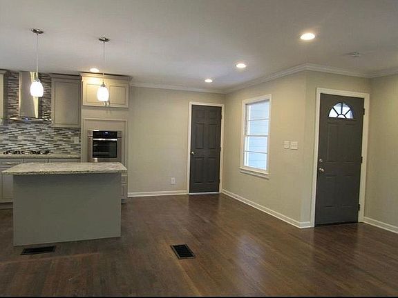 2nd image of 2711 Ivanhoe Ln SE