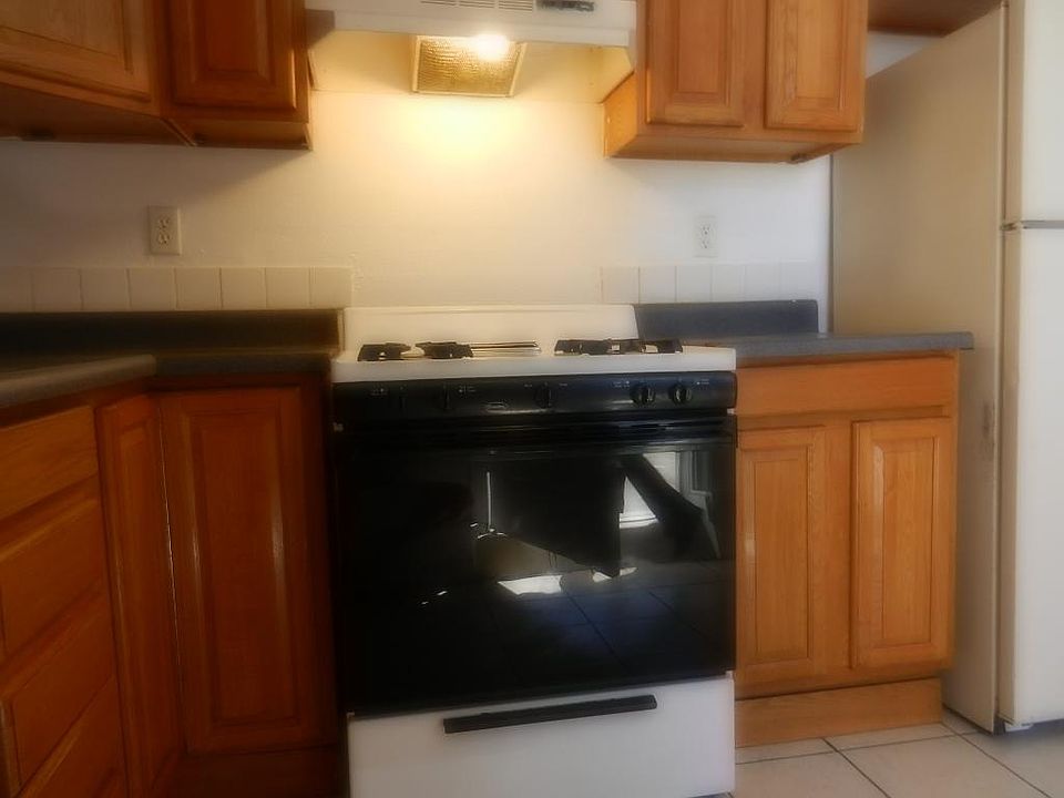 2nd image of 9421 Peach St