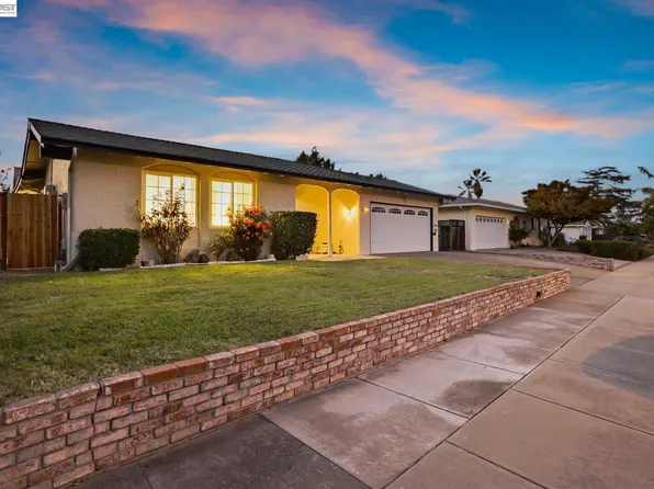 5261 Sussex Pl, Newark, CA 94560