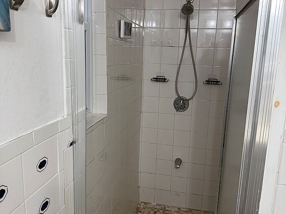 4th image of 112A Chestnut St #1