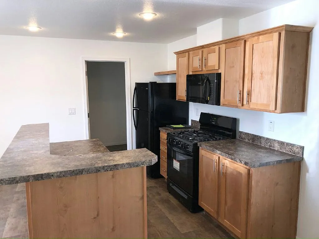 3 bed, 2.0 bath, 1056 sqft, $1,672 — Photo 3